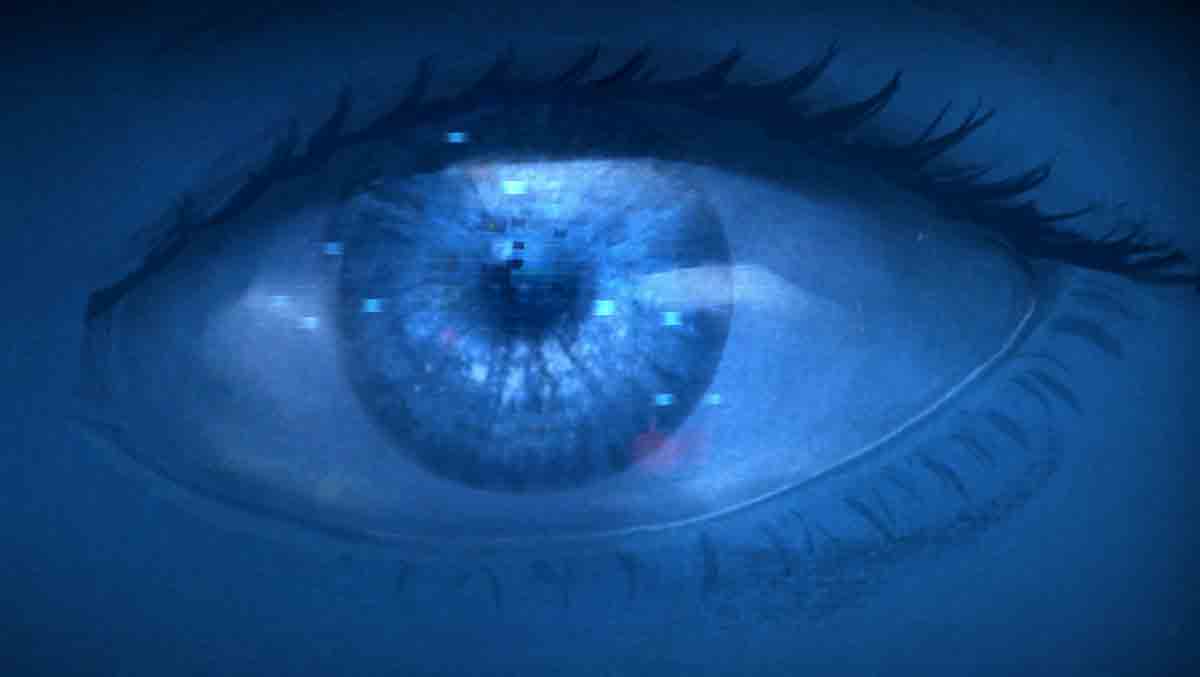 עין עם השתקפויות